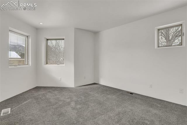 875 Oxford Lane