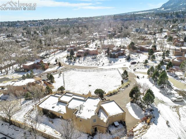 875 Oxford Lane
