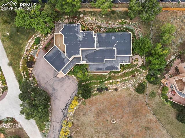 875 Oxford Lane