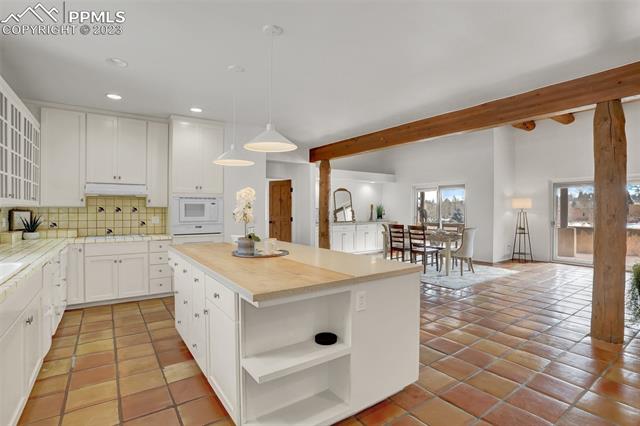 875 Oxford Lane