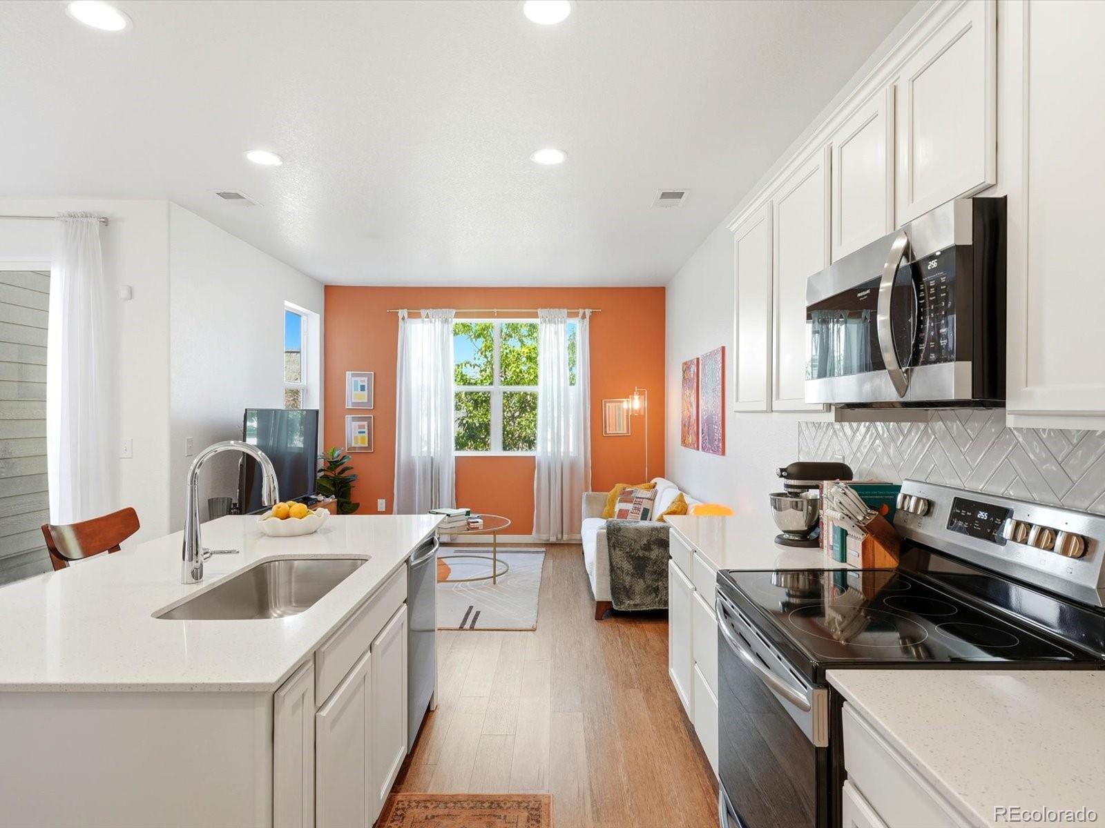4047 E 98th Place