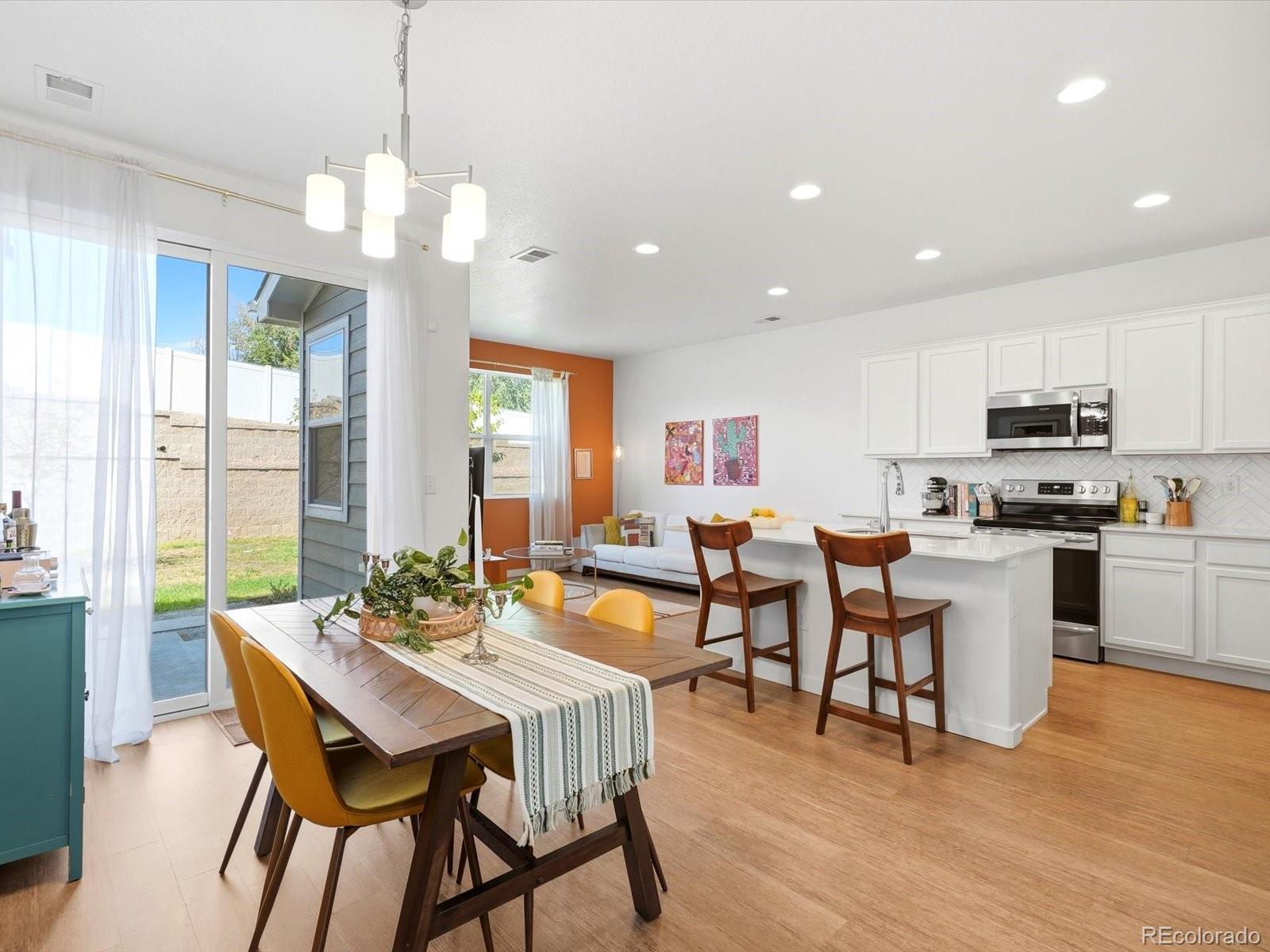 4047 E 98th Place