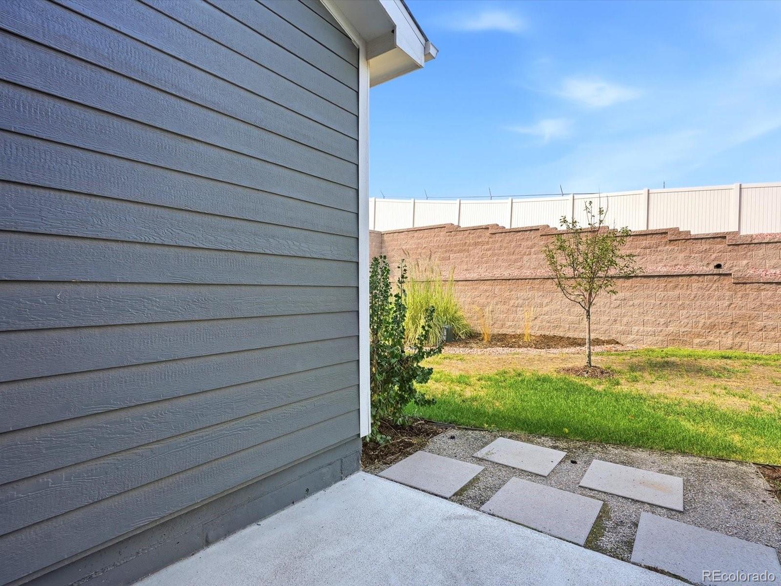 4047 E 98th Place