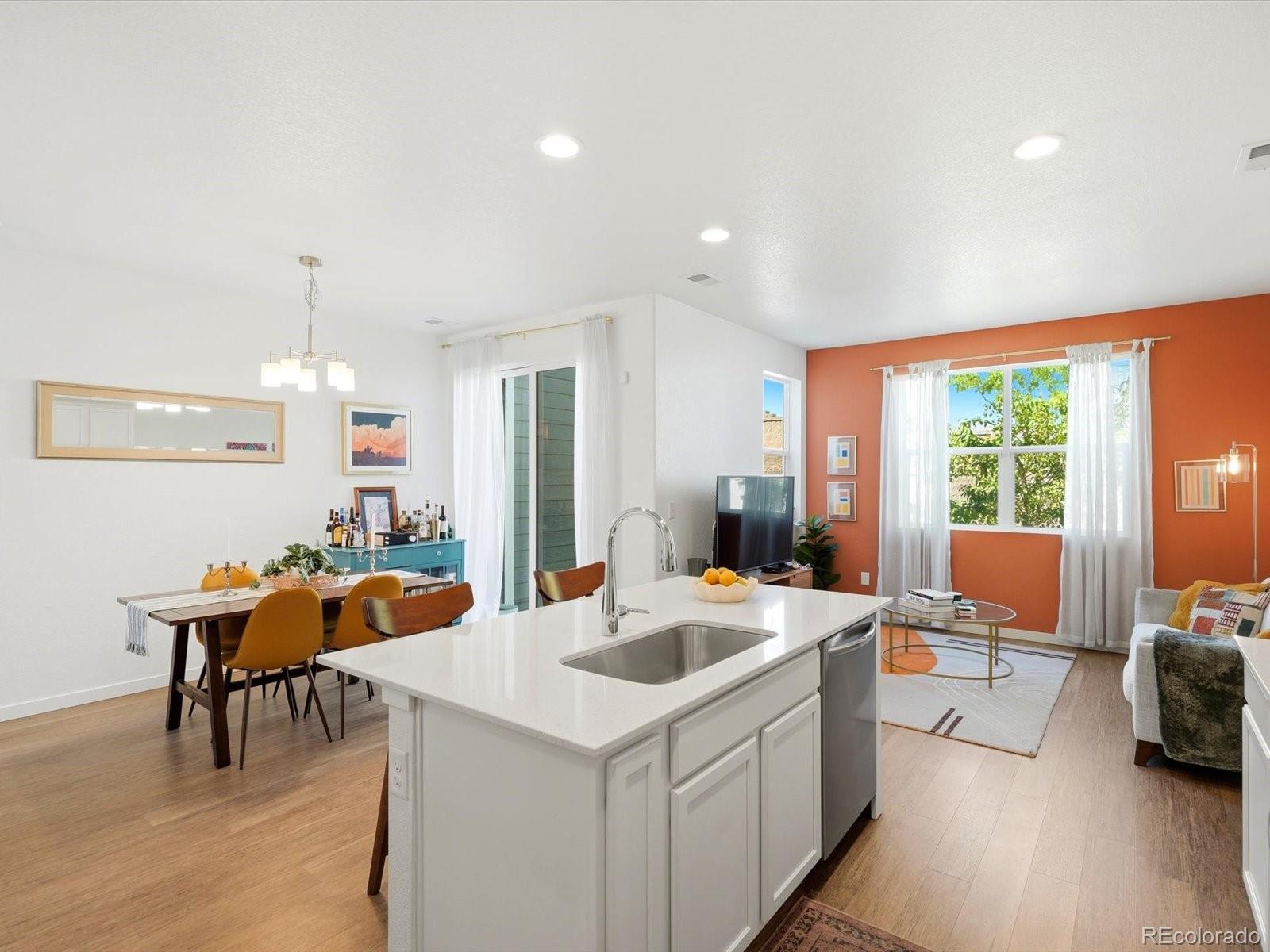 4047 E 98th Place