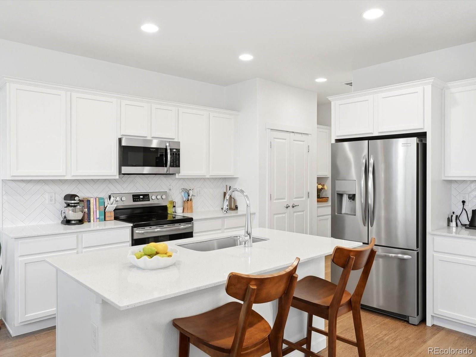 4047 E 98th Place