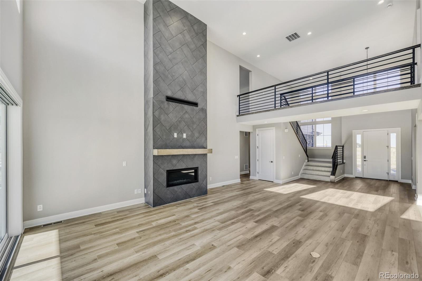 5990 Hickory Oaks Trail