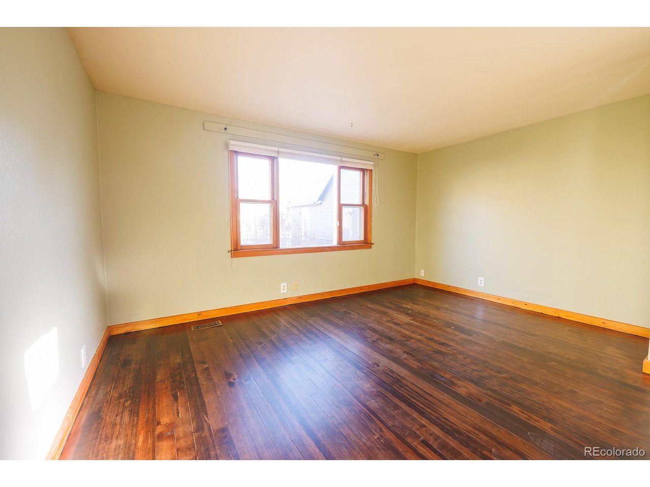150 W 2nd St