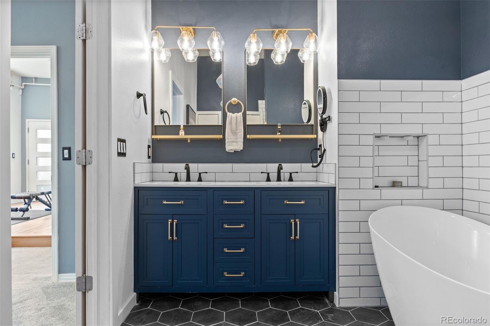 225 N Lincoln Street Unit: 3