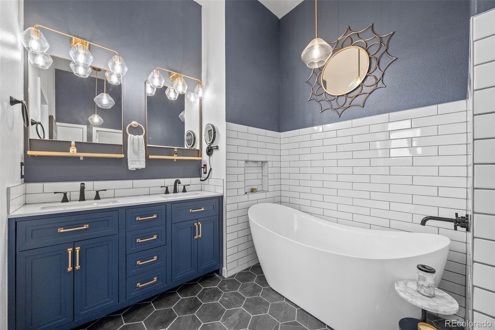 225 N Lincoln Street Unit: 3
