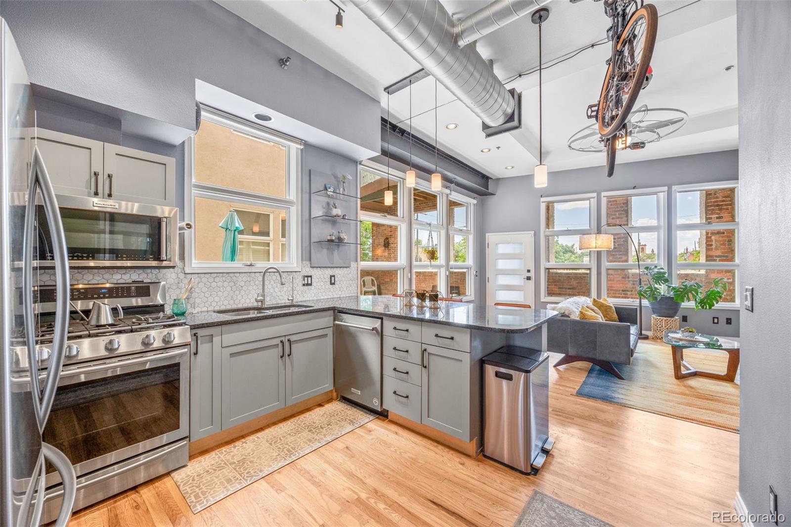 225 N Lincoln Street Unit: 3