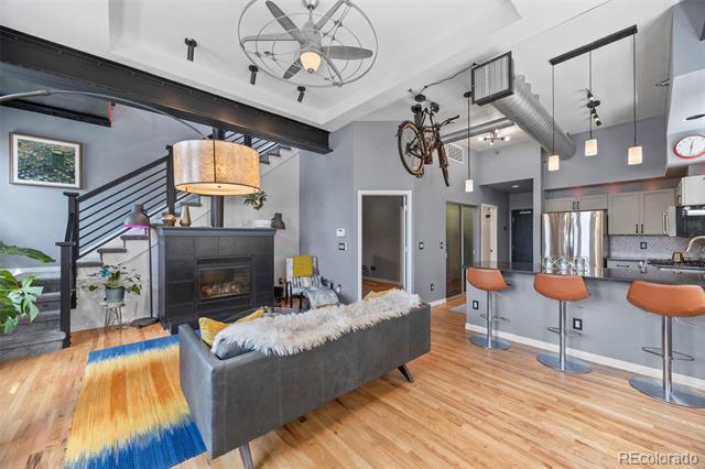 225 N Lincoln Street Unit: 3