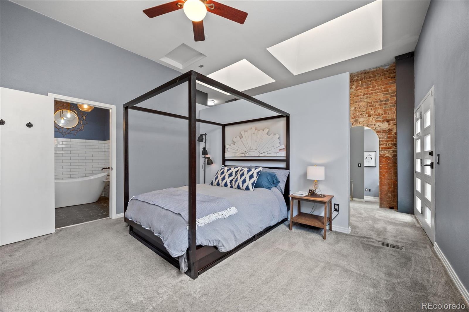 225 N Lincoln Street Unit: 3