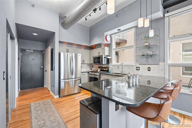 225 N Lincoln Street Unit: 3