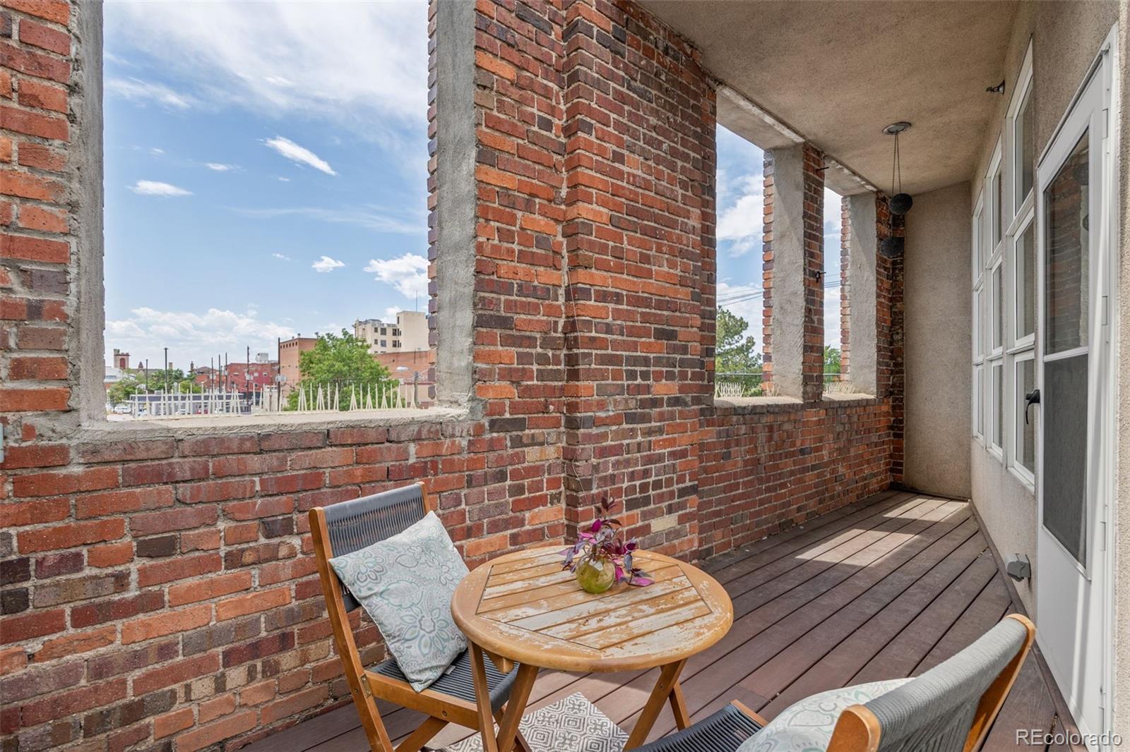 225 N Lincoln Street Unit: 3