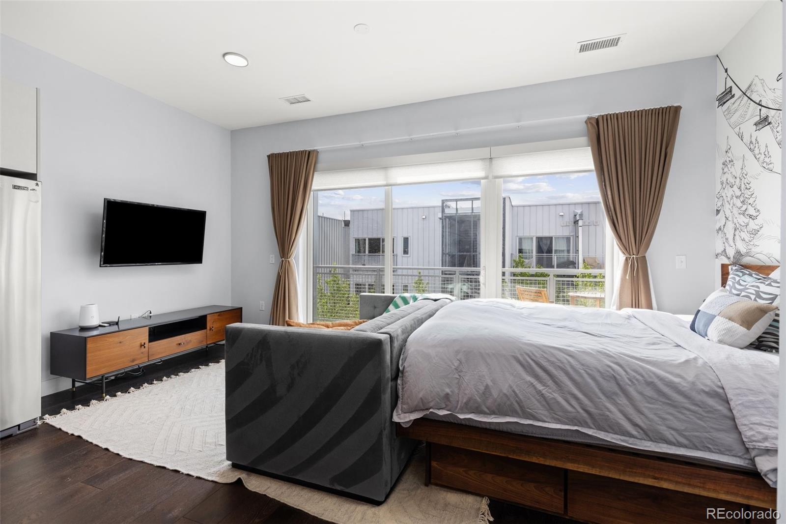 2550 Lawrence Street Unit: RB306