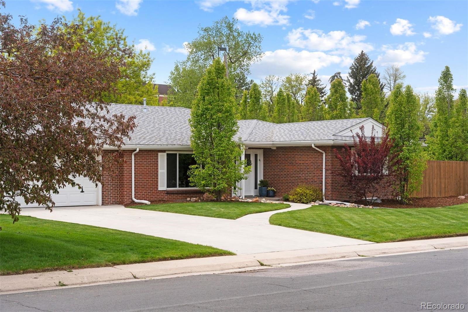 2350 E Flora Place