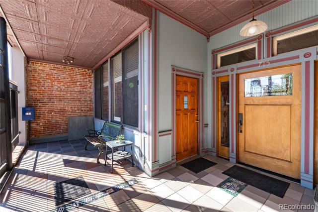 715 Galapago Street