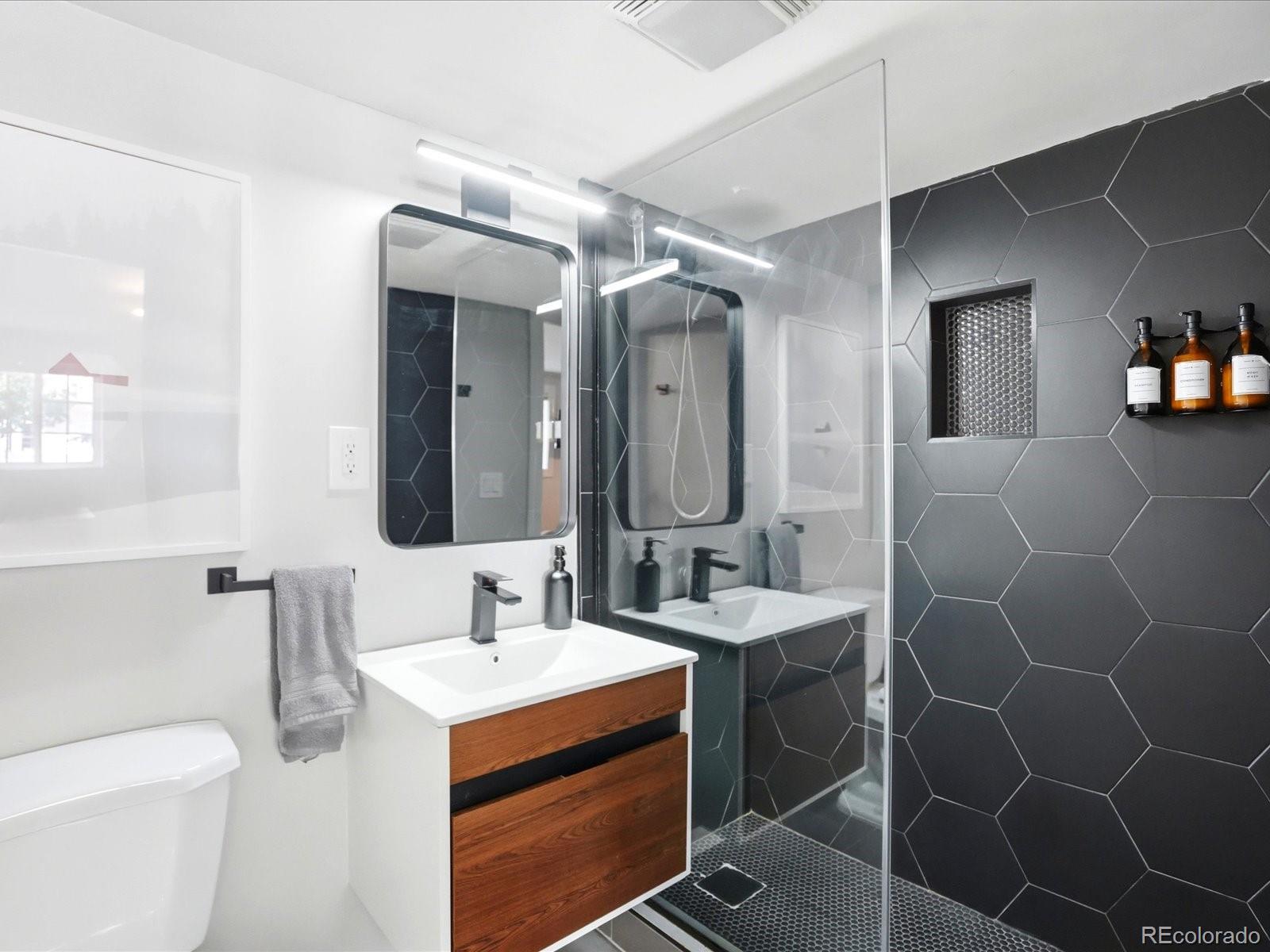 214 N Main Street Unit: 5