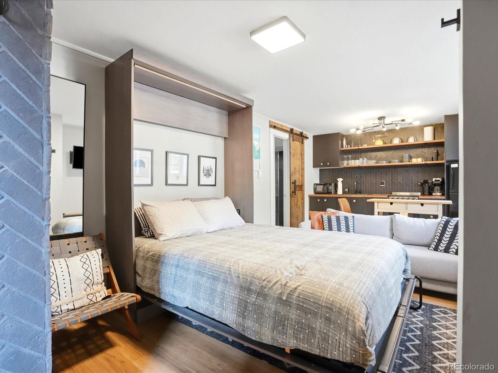 214 N Main Street Unit: 5