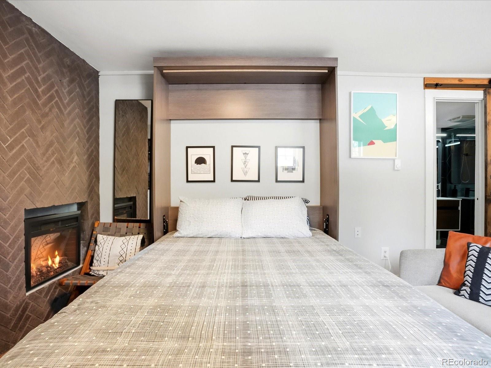 214 N Main Street Unit: 5