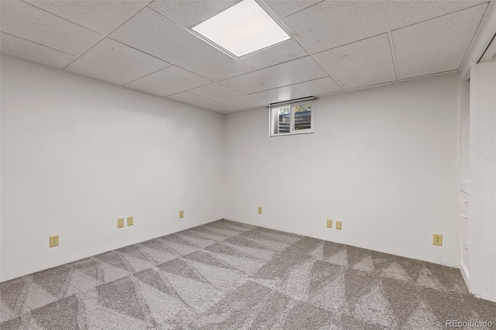 3064 S Zurich Court