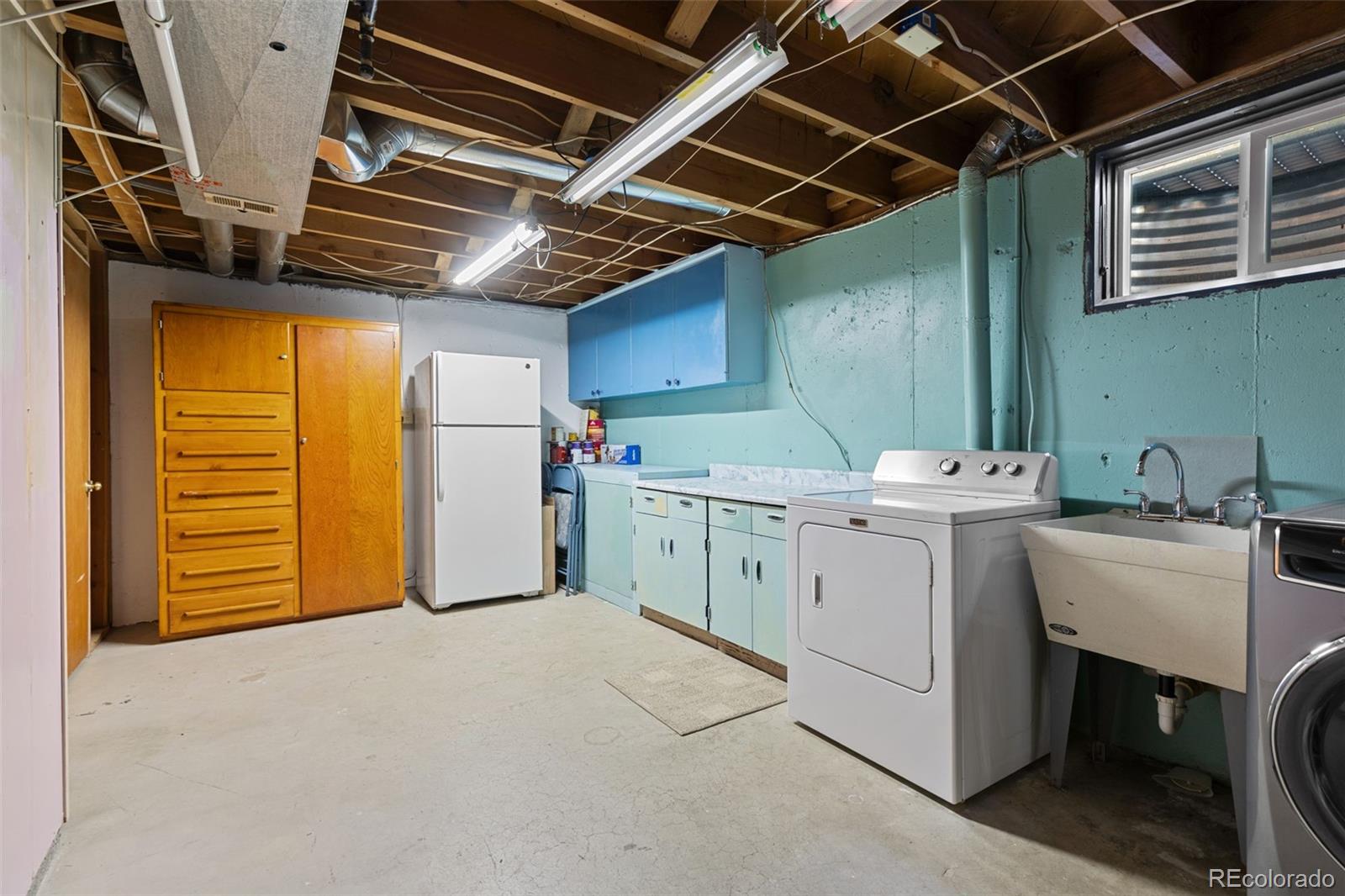 3064 S Zurich Court