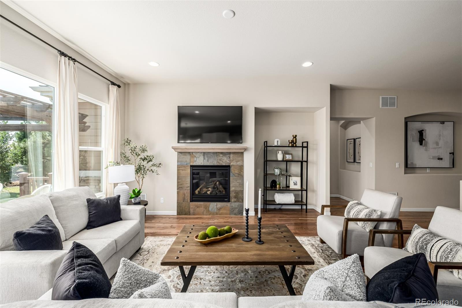 25412 E Quarto Place