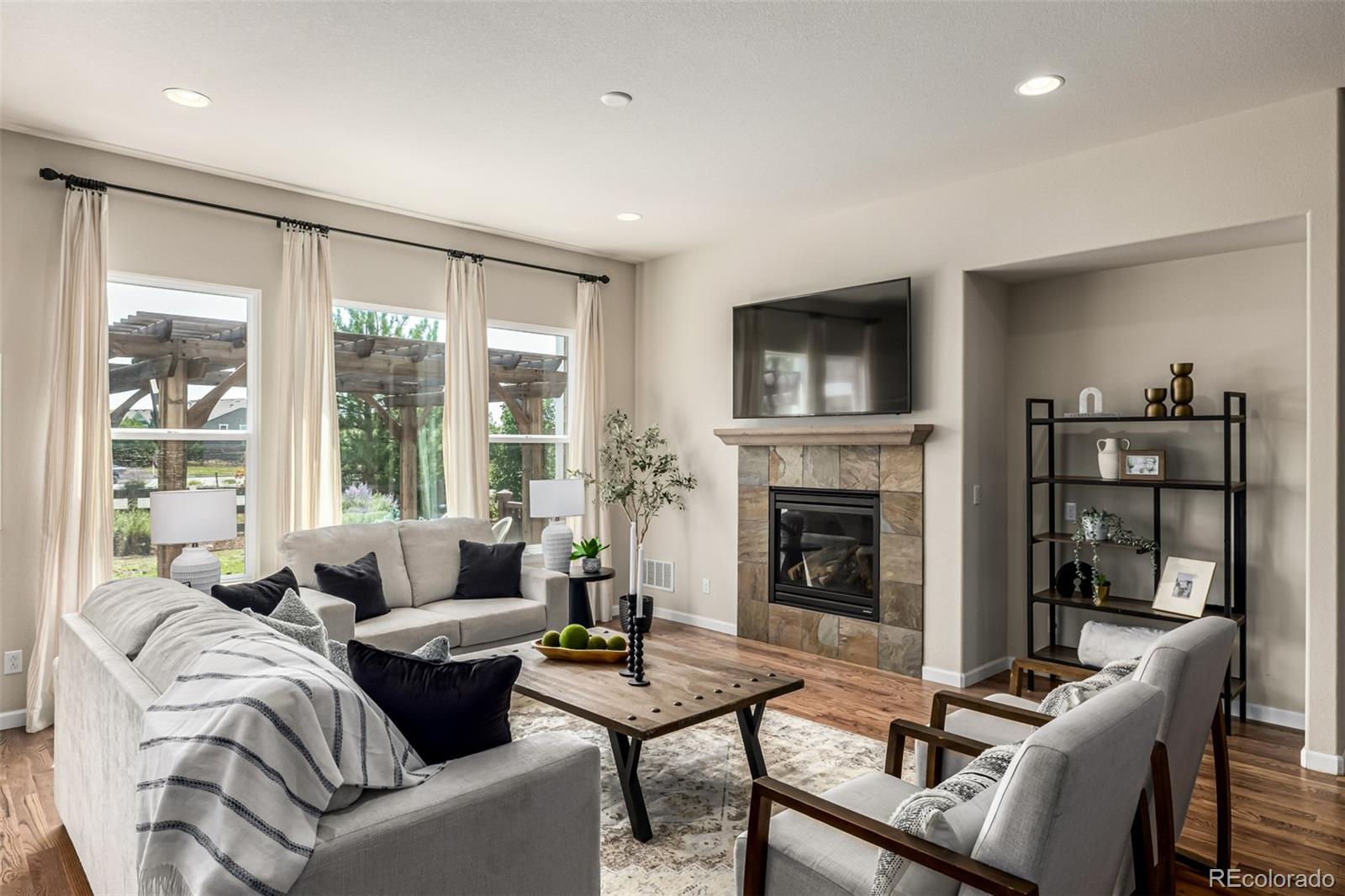 25412 E Quarto Place