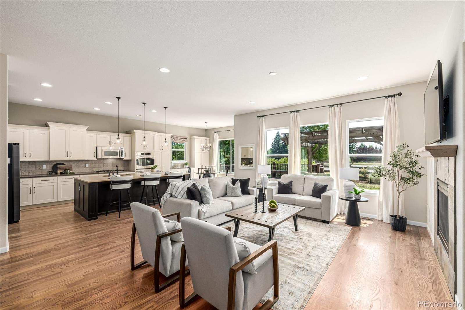 25412 E Quarto Place