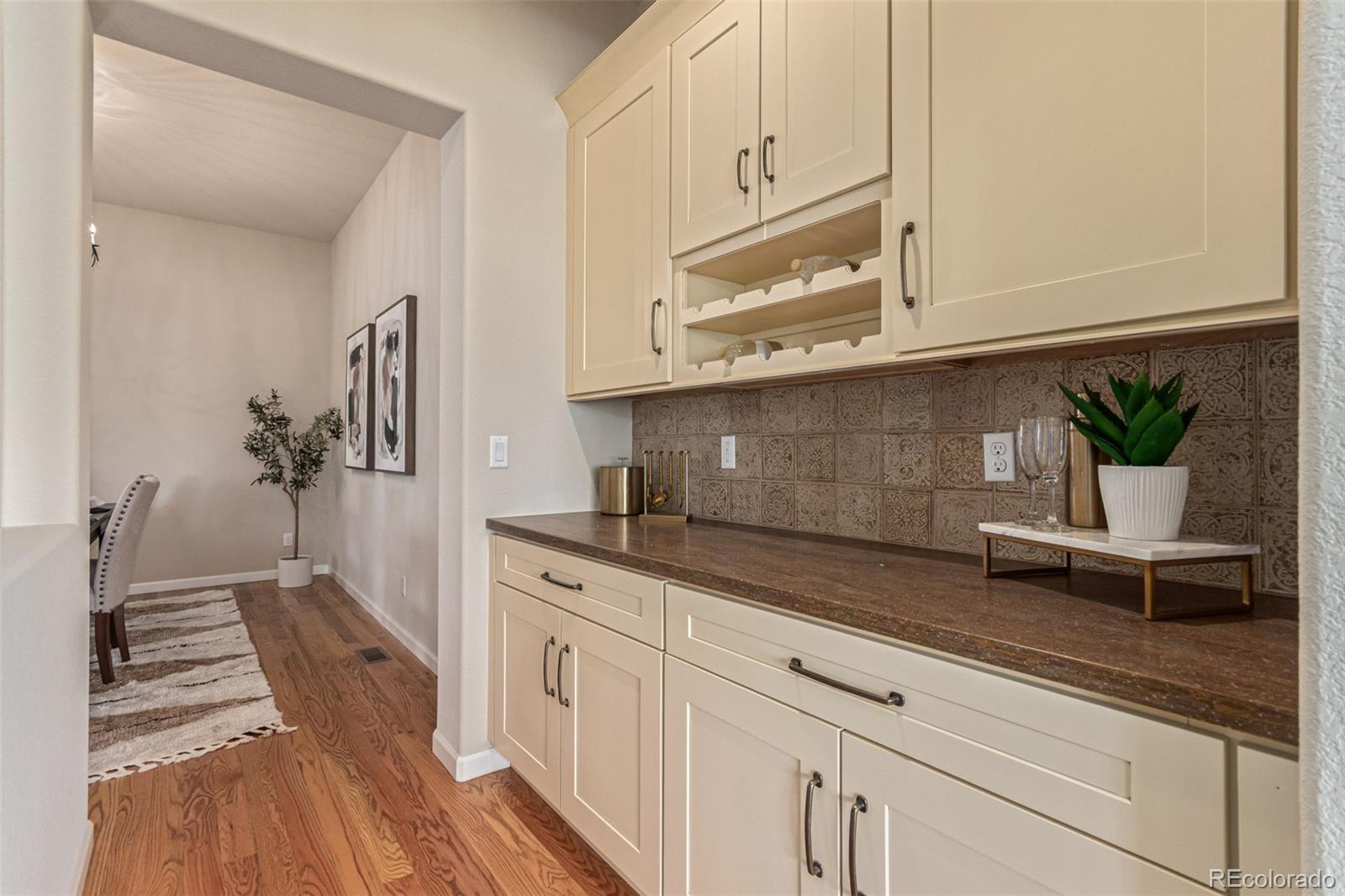 25412 E Quarto Place