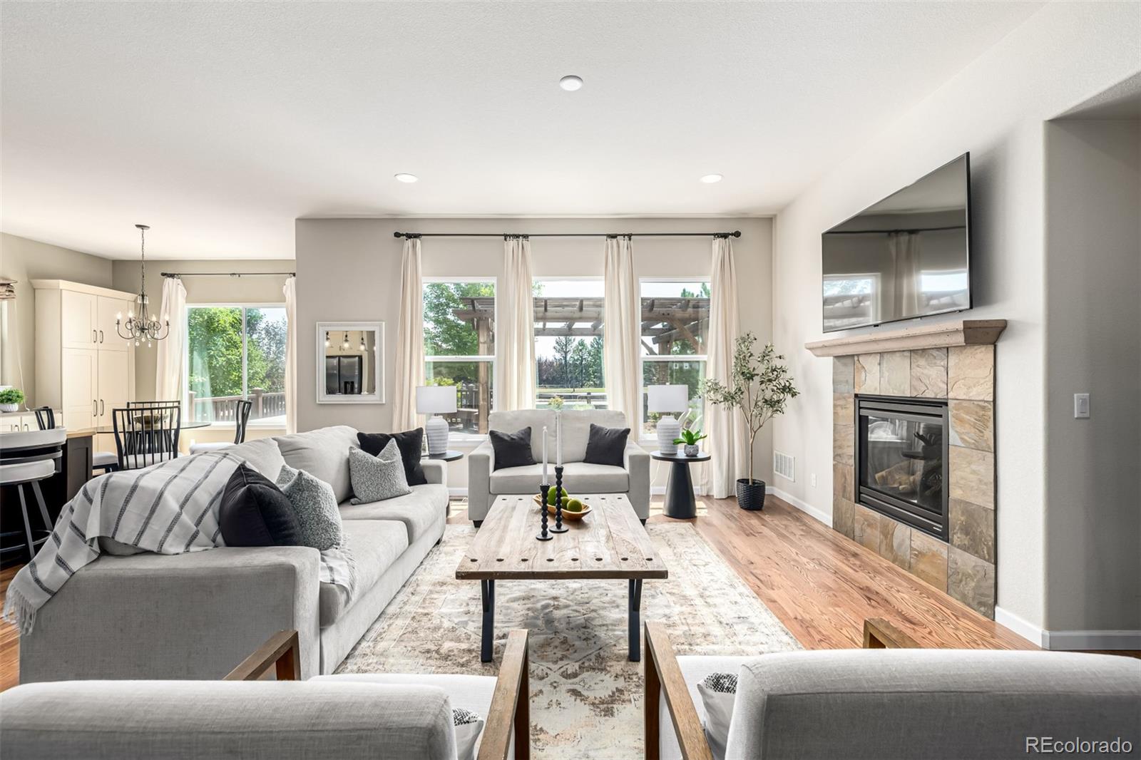 25412 E Quarto Place