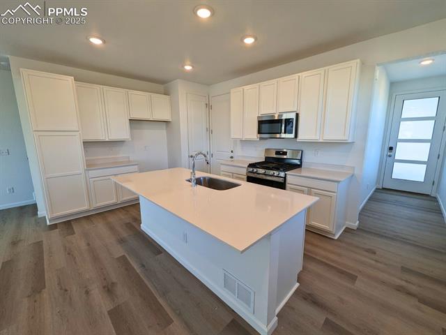 889 Solum Grove