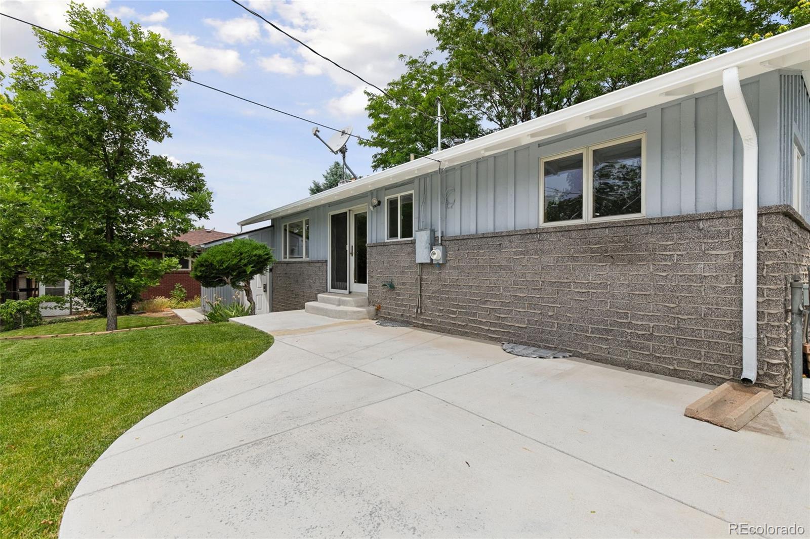 6302 W 61st Place