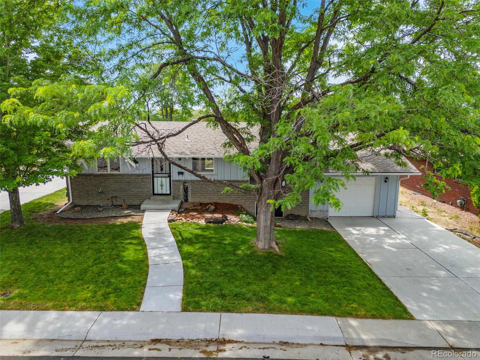 6302 W 61st Place