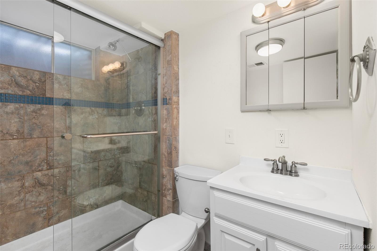 6302 W 61st Place