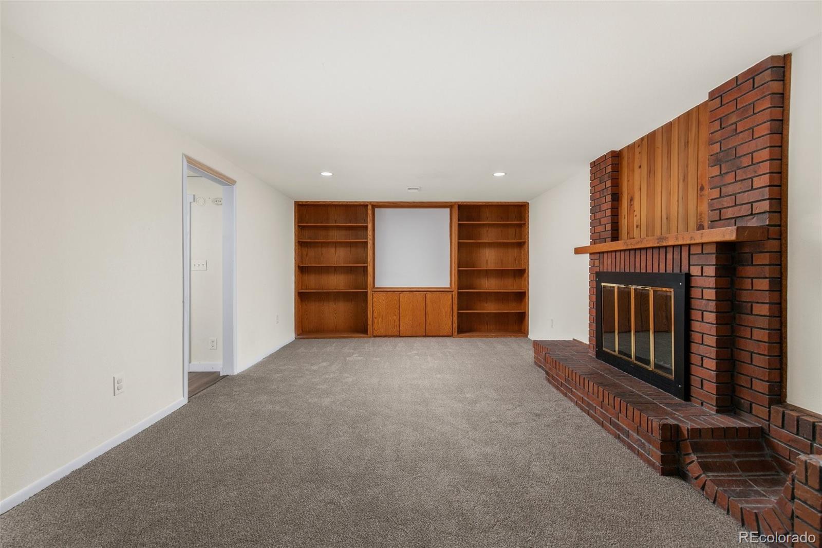 6302 W 61st Place