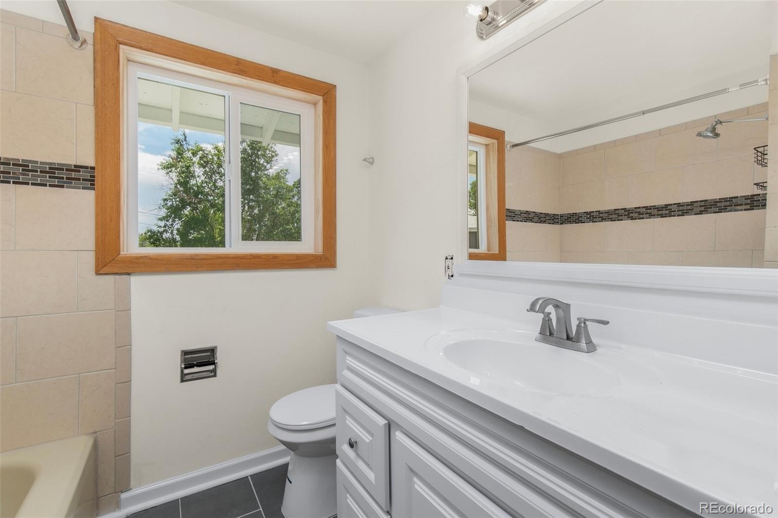 6302 W 61st Place