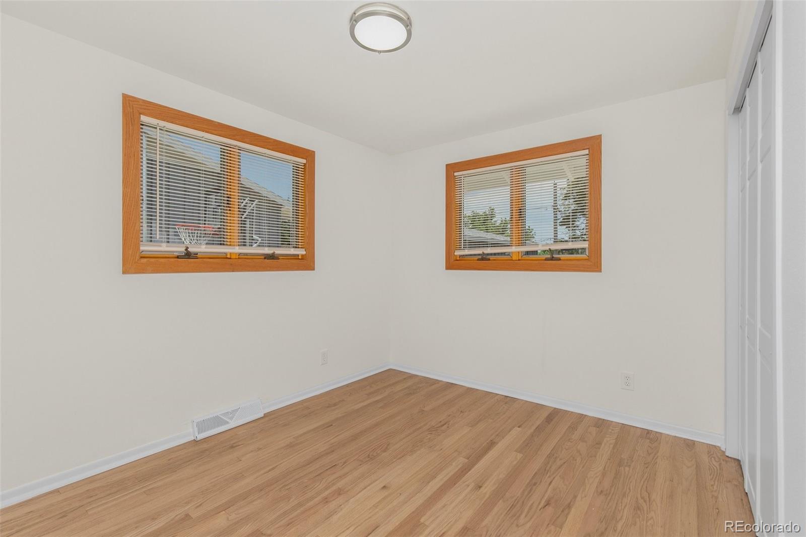 6302 W 61st Place