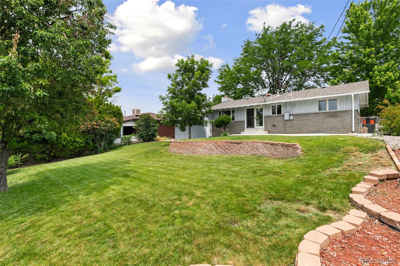6302 W 61st Place
