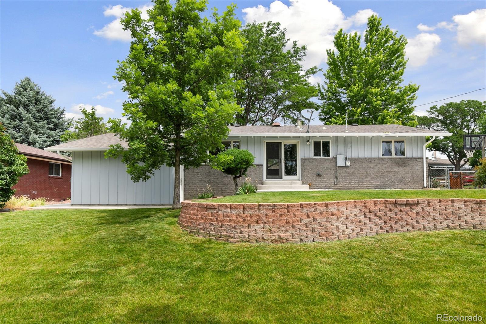 6302 W 61st Place