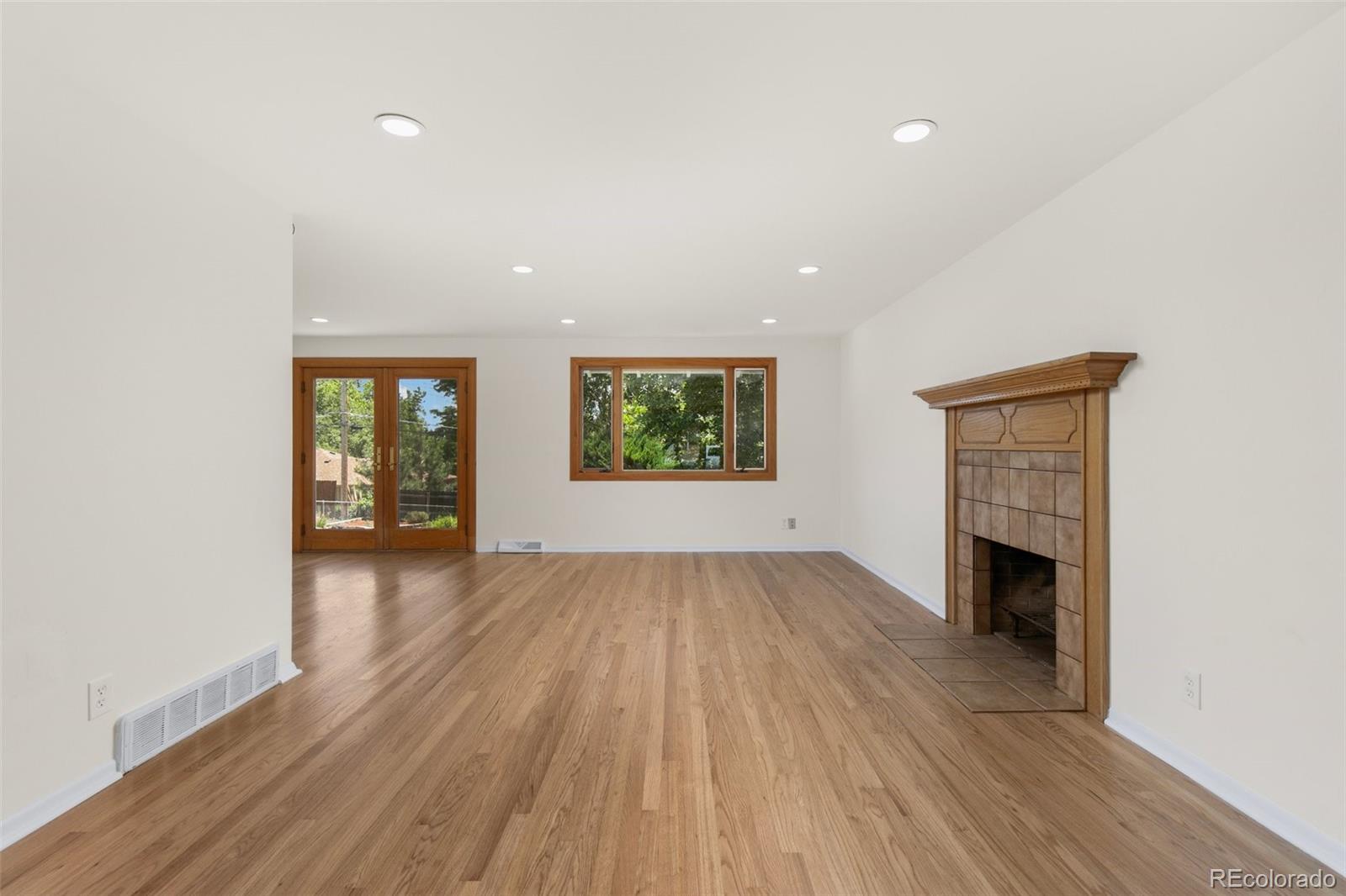6302 W 61st Place
