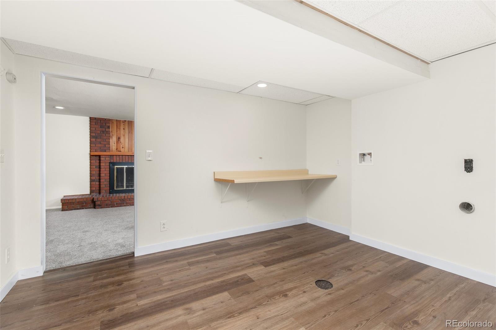 6302 W 61st Place