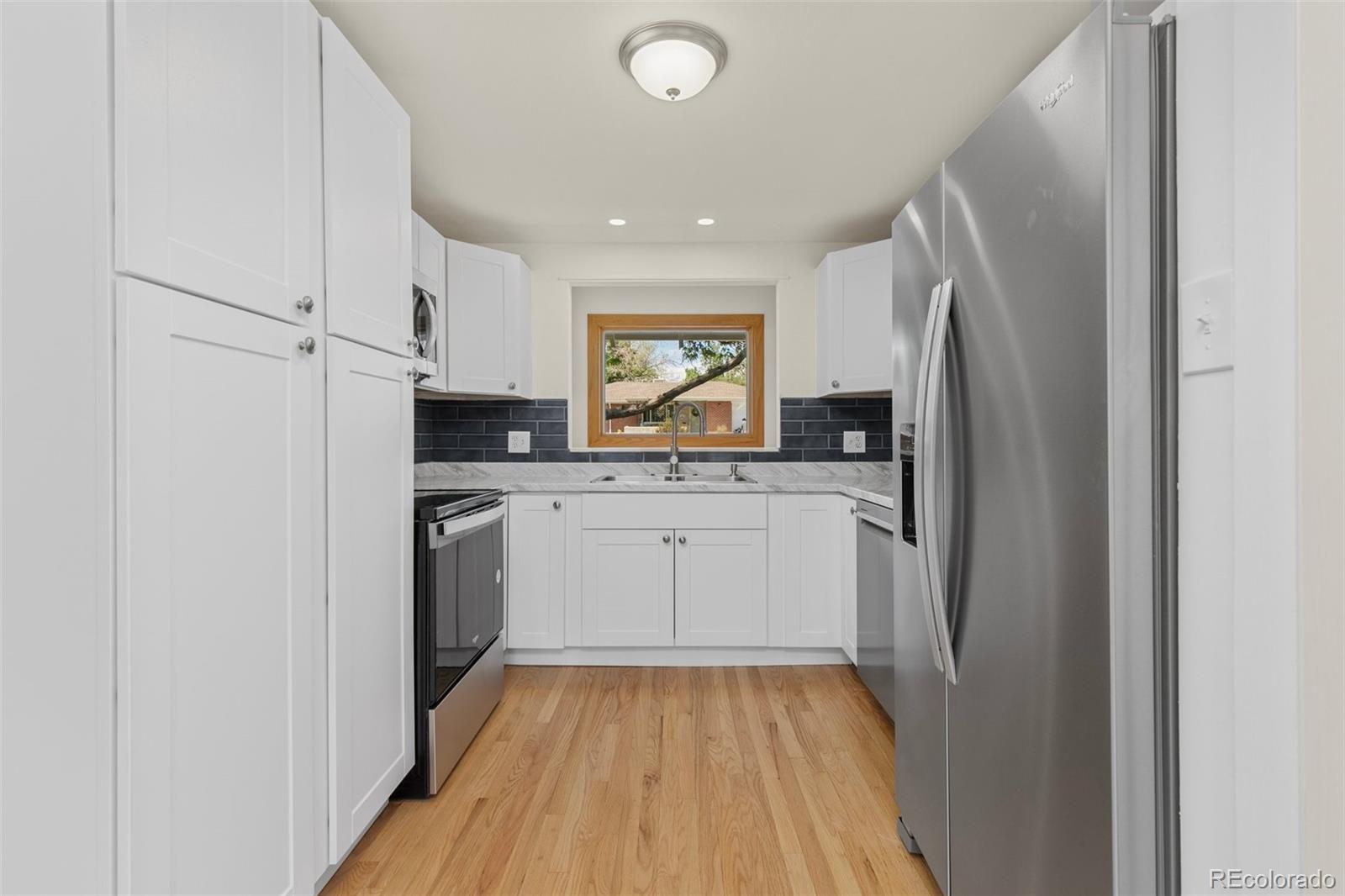 6302 W 61st Place