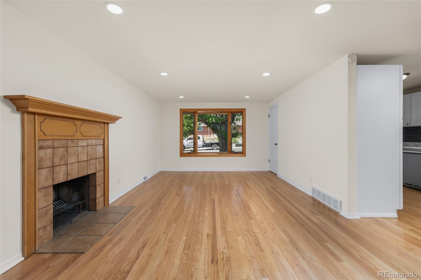 6302 W 61st Place