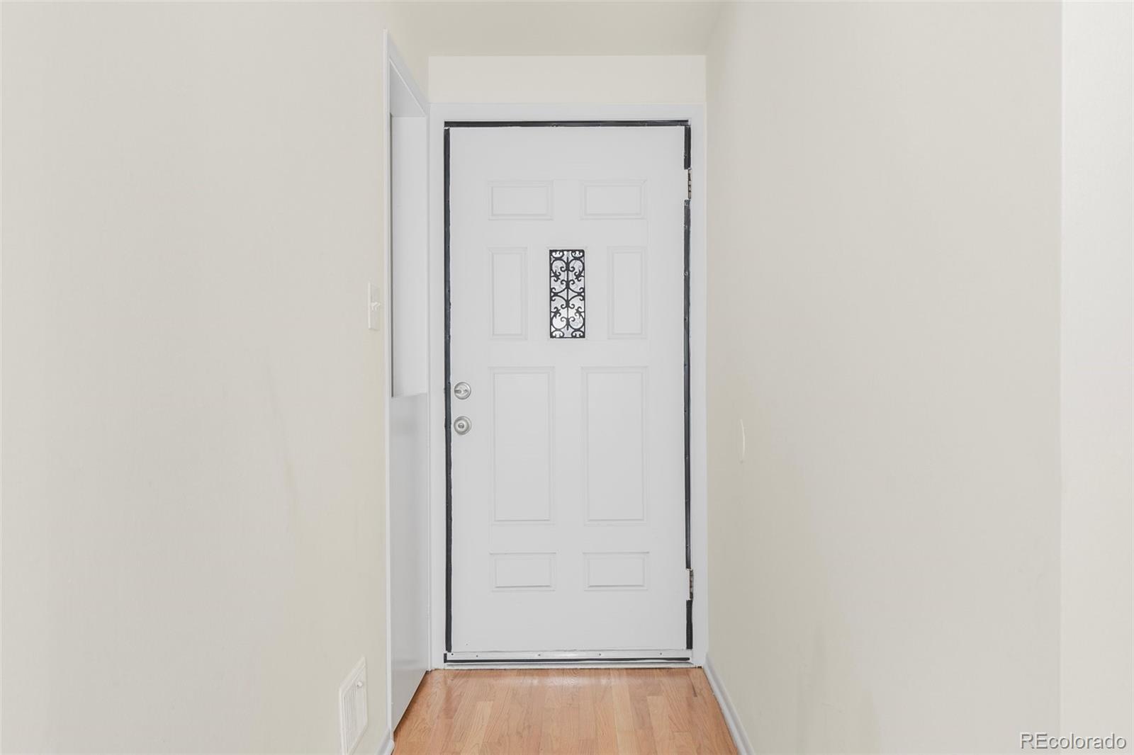 6302 W 61st Place