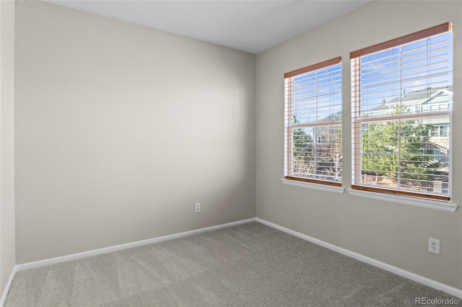 6701 S Versailles Way Unit: 105