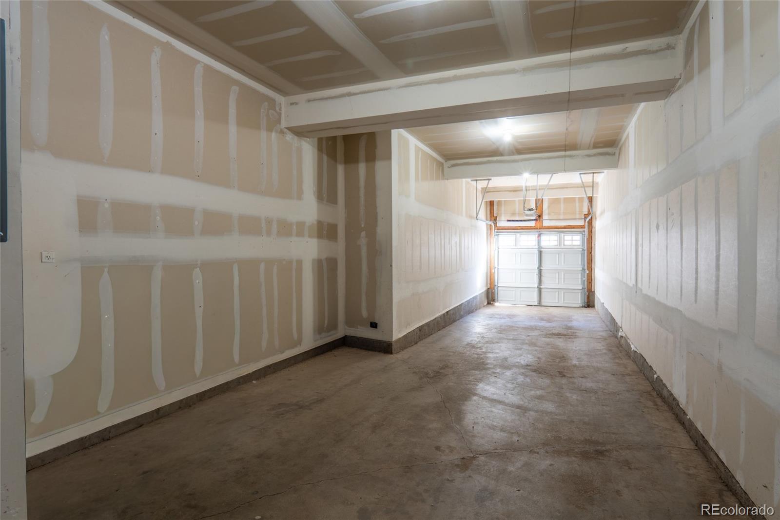 6701 S Versailles Way Unit: 105