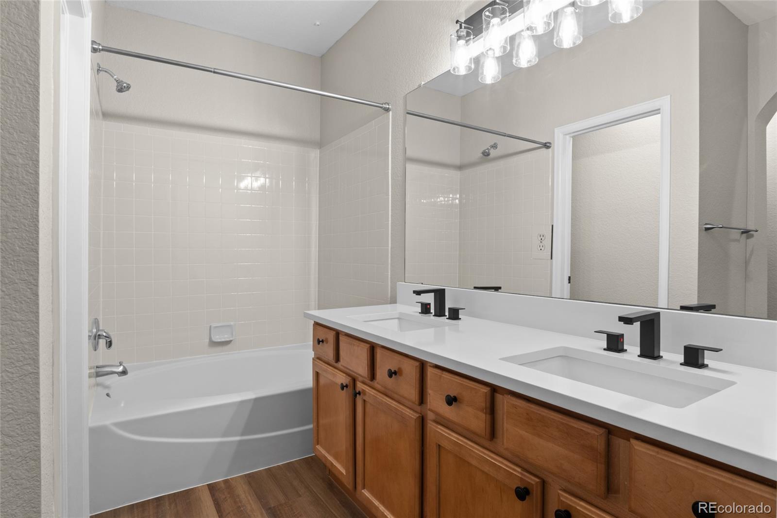 6701 S Versailles Way Unit: 105