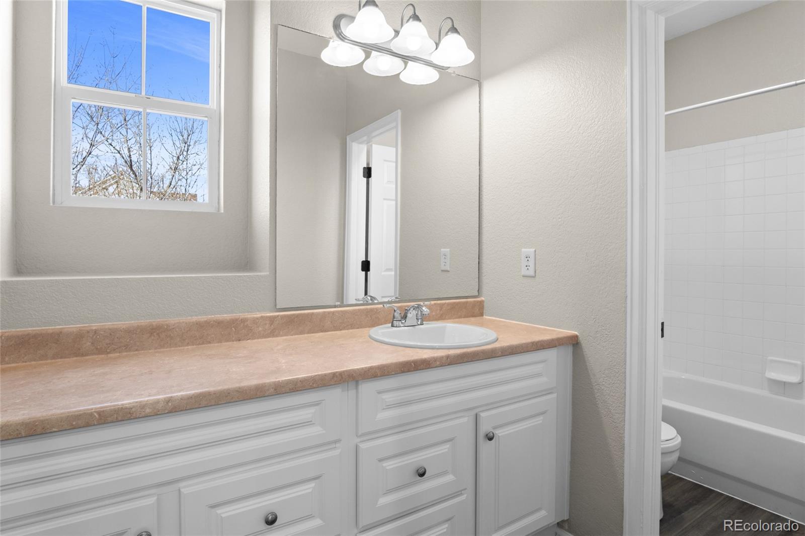 6701 S Versailles Way Unit: 105