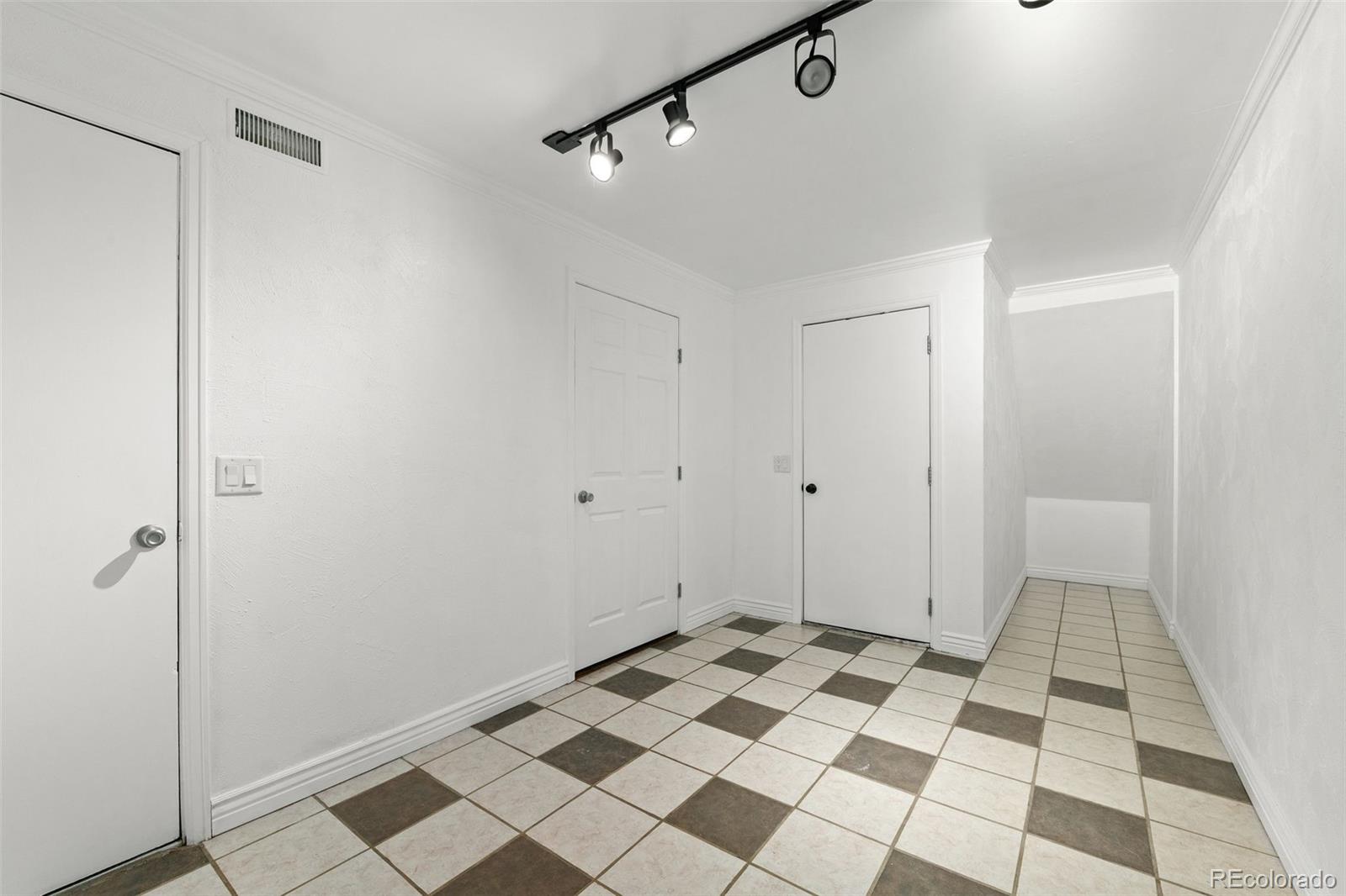 1811 S Quebec Way Unit: 17